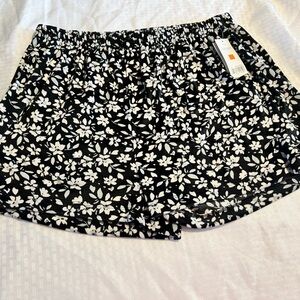 Floral Black and White Women's Sleep Shorts 1X